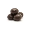 trozos de frutilla cubiertas de una capa de chocolate